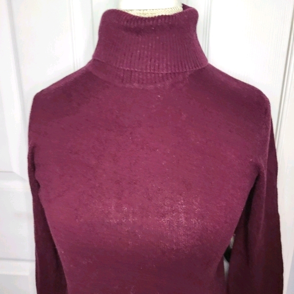Eddie Bauer maroon turtle neck - Picture 3 of 10